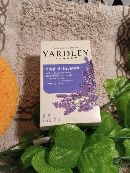 Set of 2 English lavender by Yardley of London calms and soothes the sckin